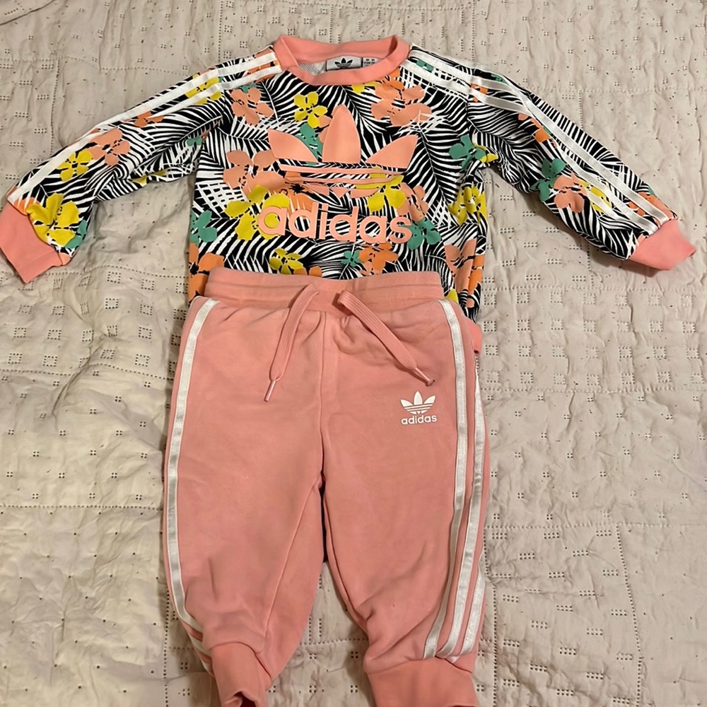 Adidas sweatsuit size 12 months